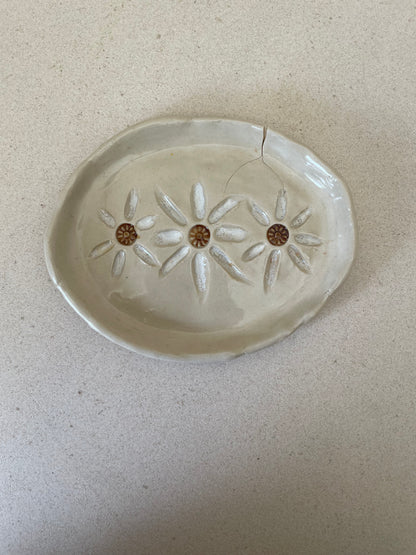 Small Daisy Soap Dish (minor imperfections)