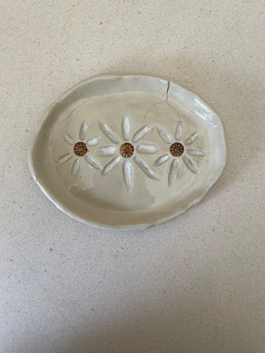 Small Daisy Soap Dish (minor imperfections)