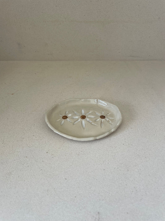 Small Daisy Soap Dish (minor imperfections)
