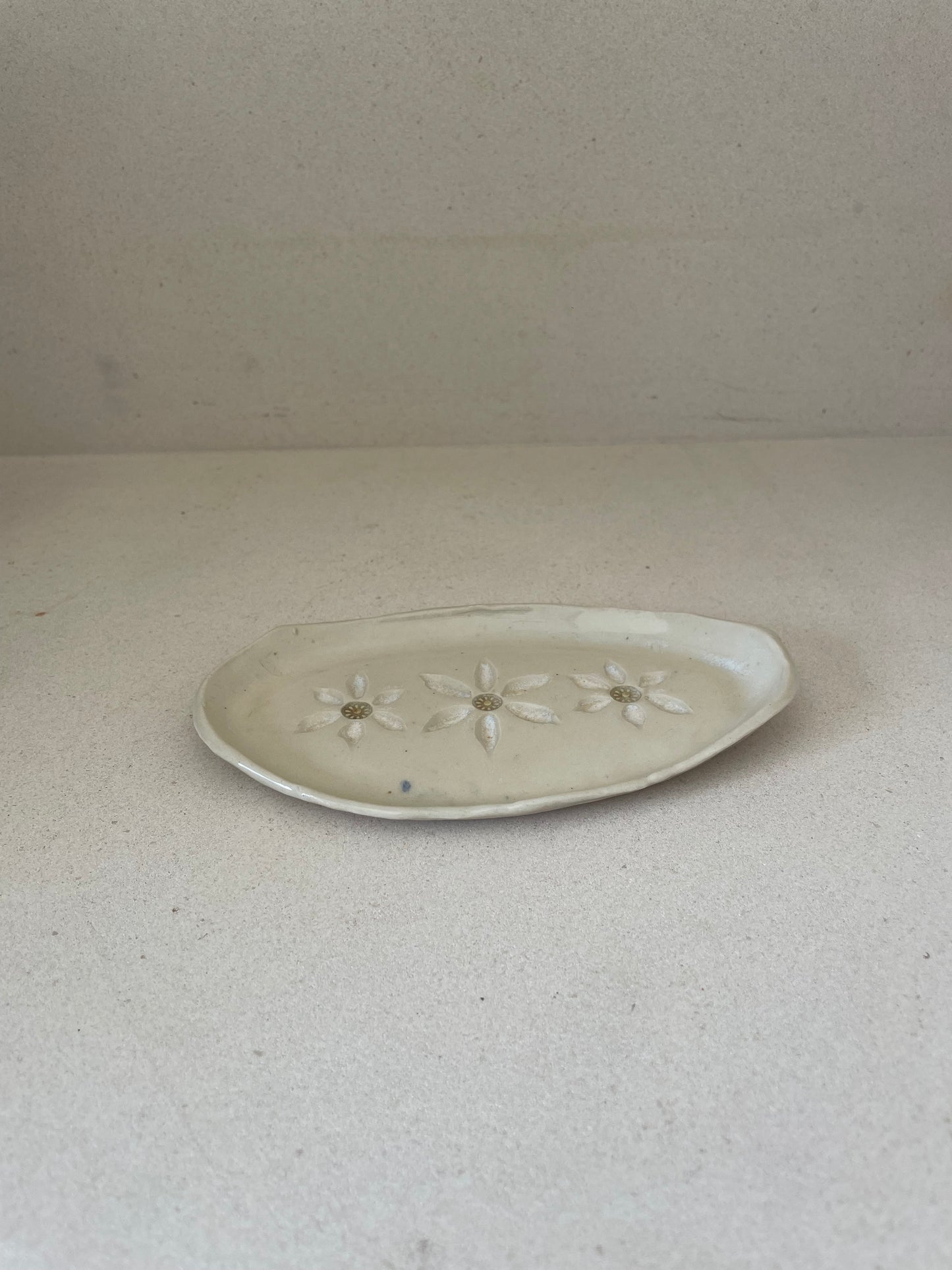 Small Daisy Soap Dish